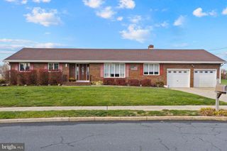 6 DELAWARE DR, Bordentown, NJ 08505