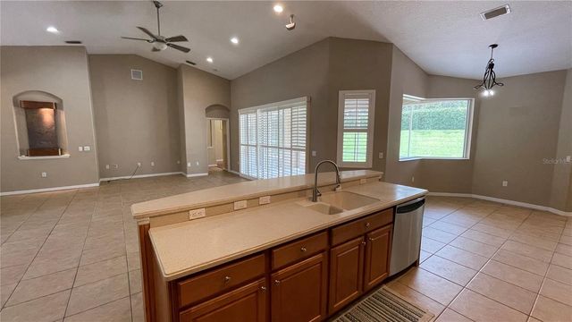 7704 DRAYTON CIRCLE, University Park, FL 34201