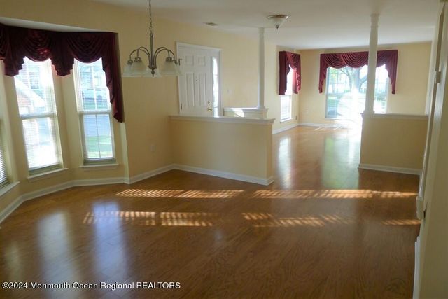 5 Oxford Road, Holmdel, NJ 07733