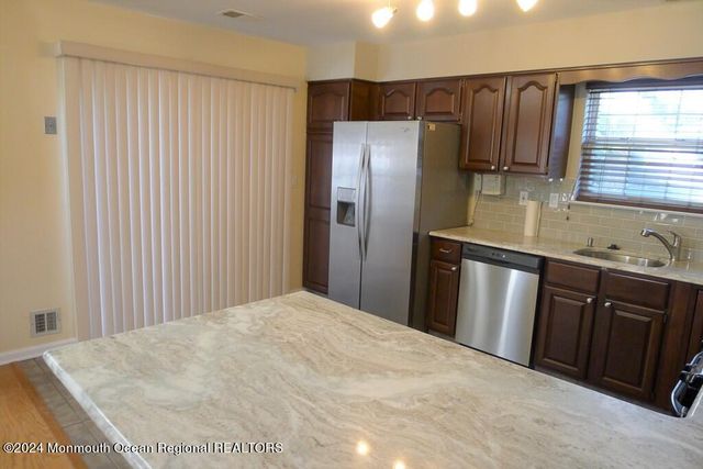 5 Oxford Road, Holmdel, NJ 07733