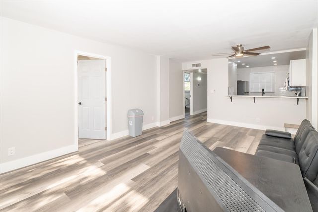 119 Royal Park Drive 4H, Oakland Park, FL 33309