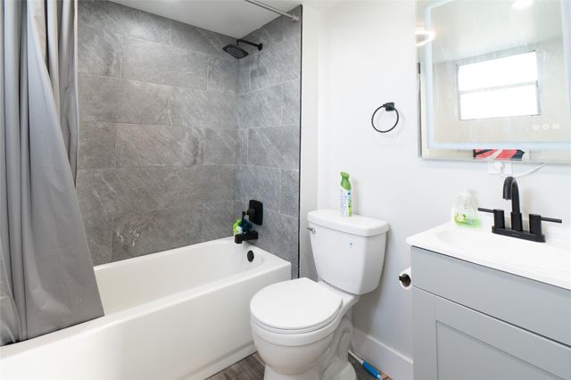 119 Royal Park Drive 4H, Oakland Park, FL 33309