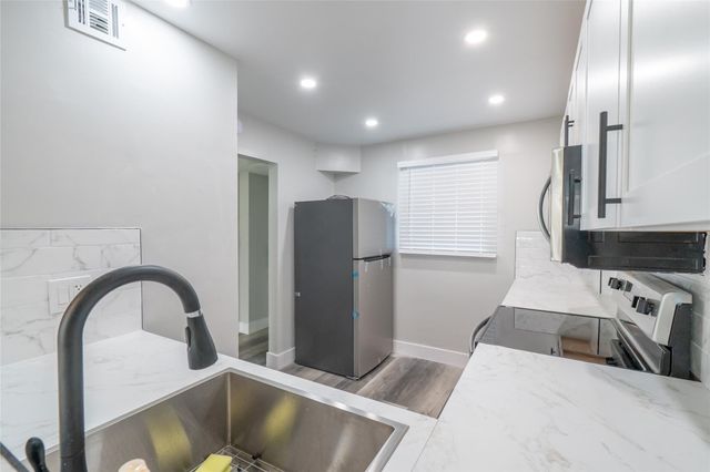 119 Royal Park Drive 4H, Oakland Park, FL 33309