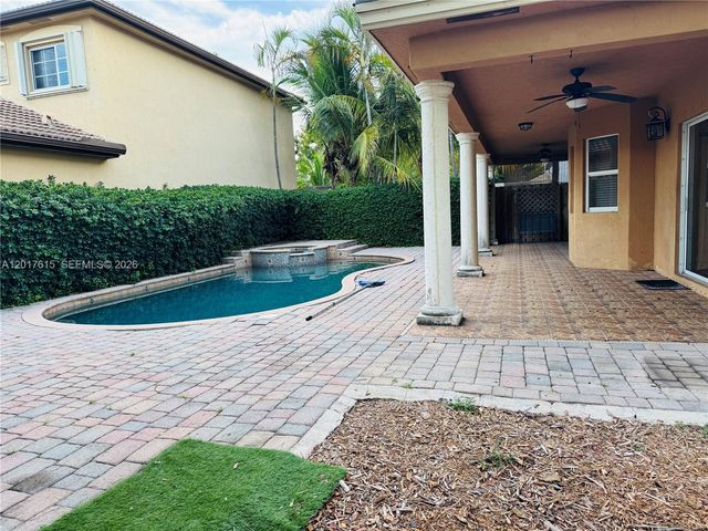 8872 SW 208th Ter, Cutler Bay, FL 33189