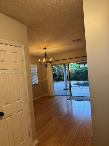 8872 SW 208th Ter, Cutler Bay, FL 33189