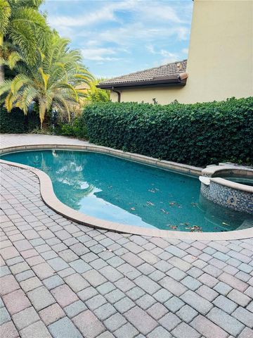 8872 SW 208th Ter, Cutler Bay, FL 33189