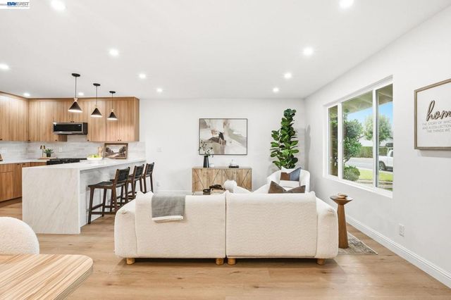 3044 San Andreas Dr, Union City, CA 94587