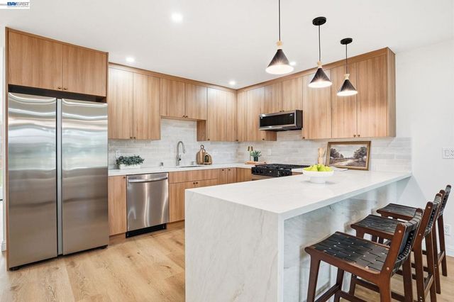 3044 San Andreas Dr, Union City, CA 94587