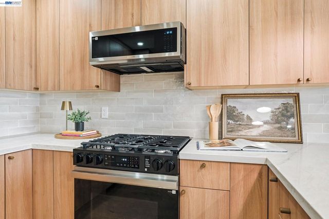 3044 San Andreas Dr, Union City, CA 94587