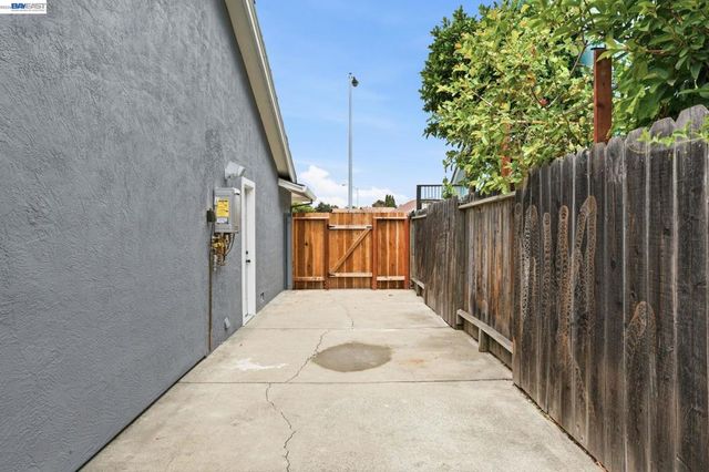 3044 San Andreas Dr, Union City, CA 94587