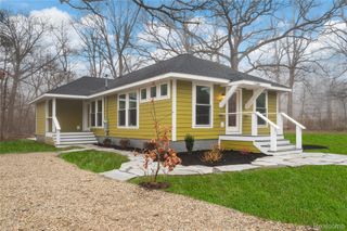 15801 Oak Avenue, Chikaming Township, MI 49129