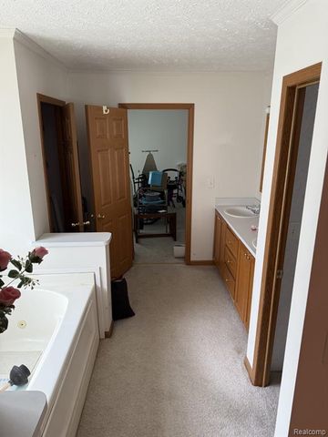 138 Ashley Circle, Swartz Creek, MI 48473