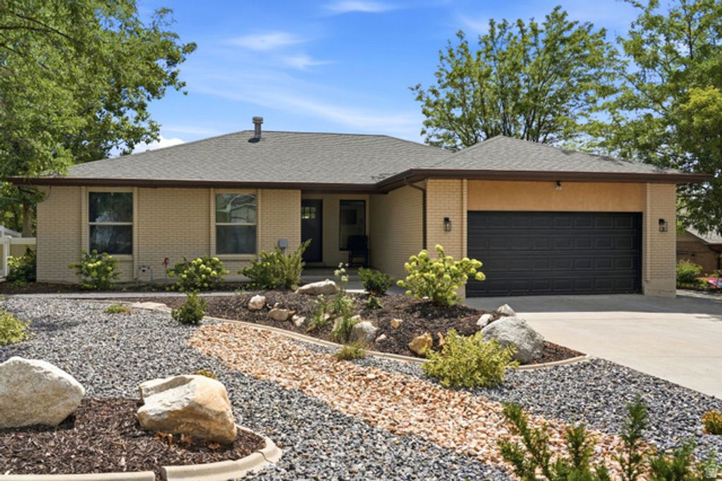 2050 E GYRFALCON DR, Sandy, UT 84092 — exterior