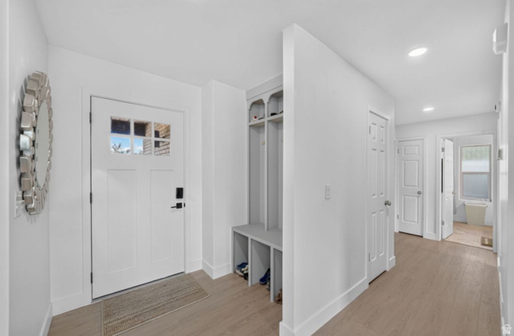 2050 E GYRFALCON DR, Sandy, UT 84092 — photo 3