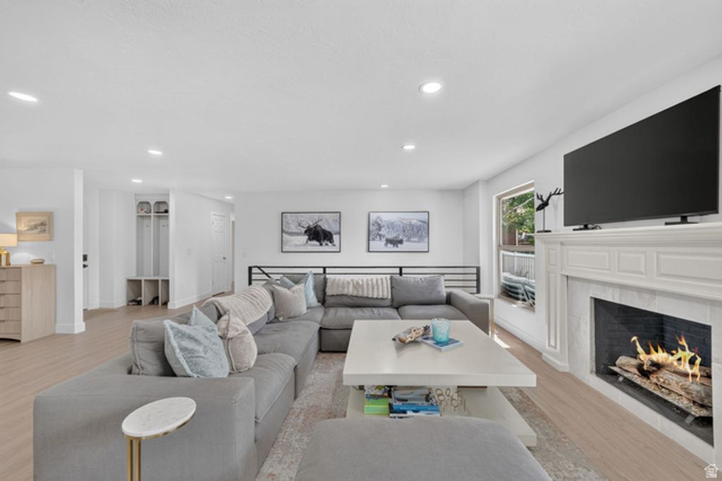 2050 E GYRFALCON DR, Sandy, UT 84092 — photo 5