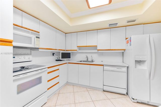 3180 S Ocean Dr 1012, Hallandale Beach, FL 33009