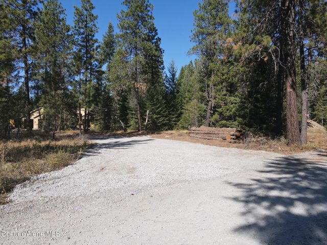 7824 E Autry Ln, Athol, ID 83801