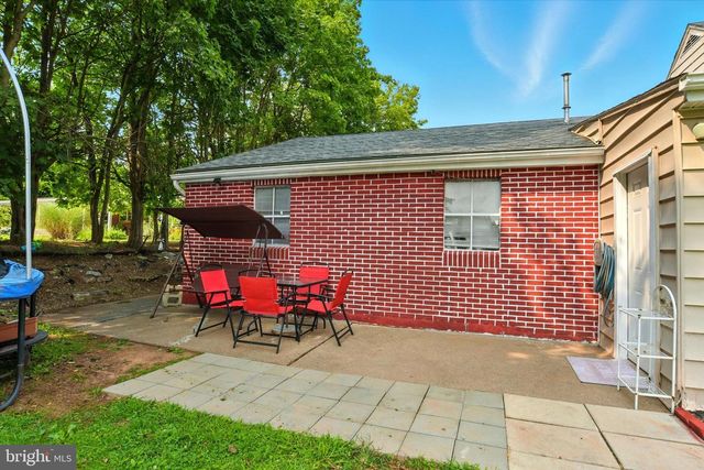 1024 E LISBURN ROAD, Mechanicsburg, PA 17055