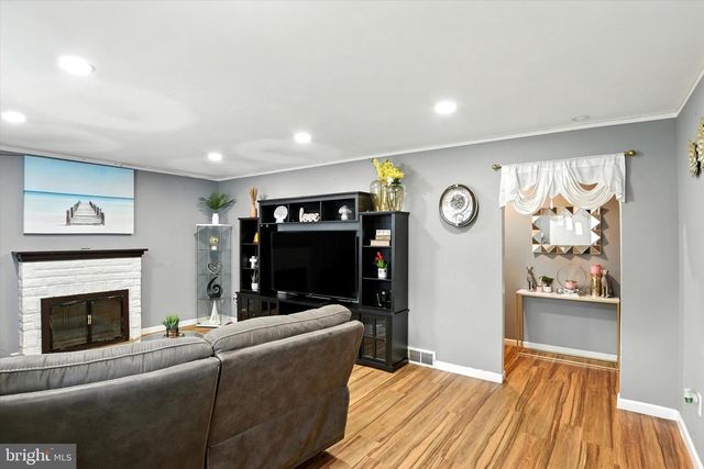 1024 E LISBURN ROAD, Mechanicsburg, PA 17055