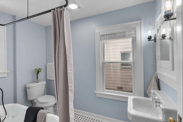 2544 Charlestown Avenue, Toledo, OH 43613