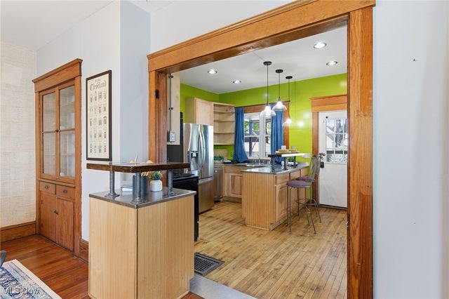 2568 W 10th Street, Cleveland, OH 44113