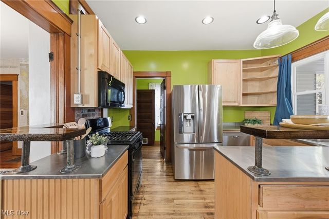 2568 W 10th Street, Cleveland, OH 44113