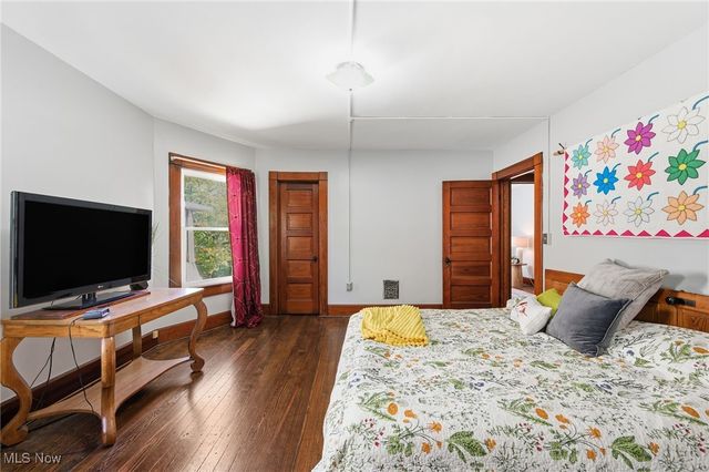 2568 W 10th Street, Cleveland, OH 44113