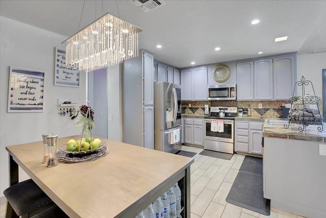 8346 Floxtree Ct, Sacramento, CA 95828