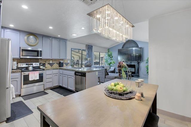 8346 Floxtree Ct, Sacramento, CA 95828