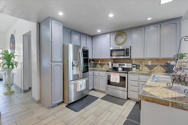 8346 Floxtree Ct, Sacramento, CA 95828