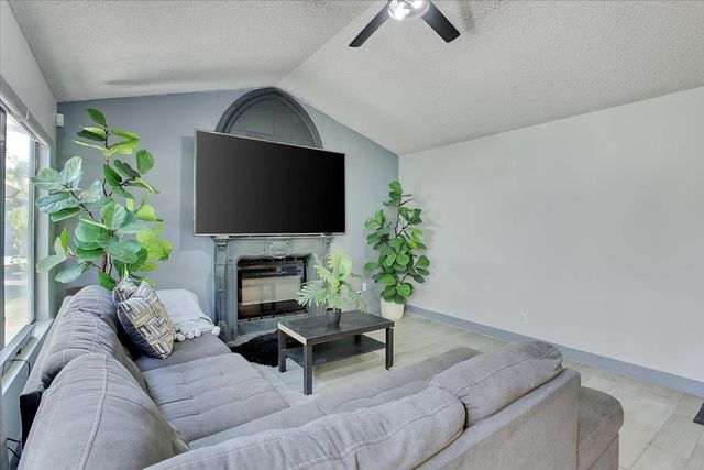 8346 Floxtree Ct, Sacramento, CA 95828