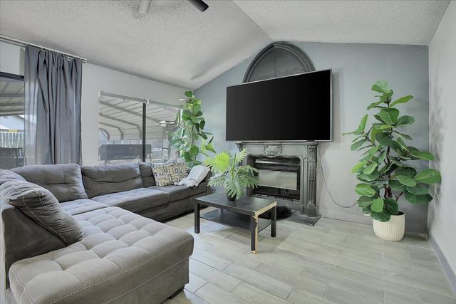 8346 Floxtree Ct, Sacramento, CA 95828