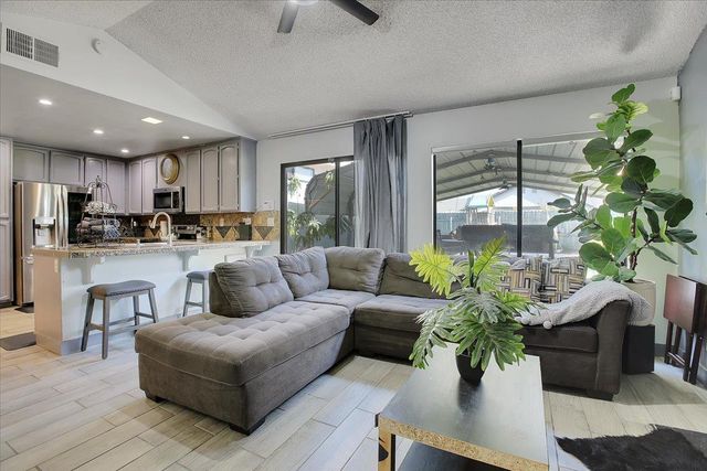 8346 Floxtree Ct, Sacramento, CA 95828