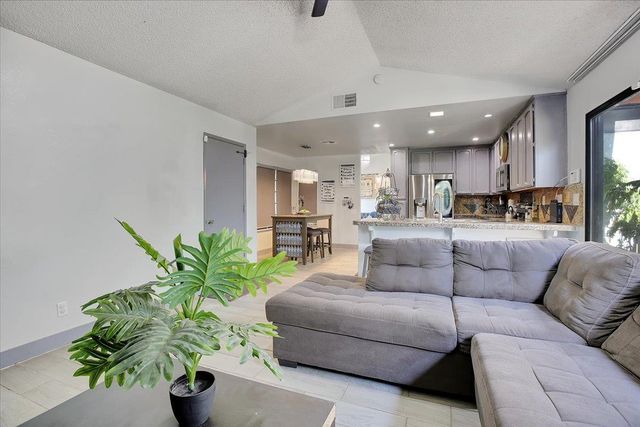 8346 Floxtree Ct, Sacramento, CA 95828