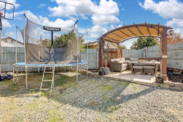 8346 Floxtree Ct, Sacramento, CA 95828