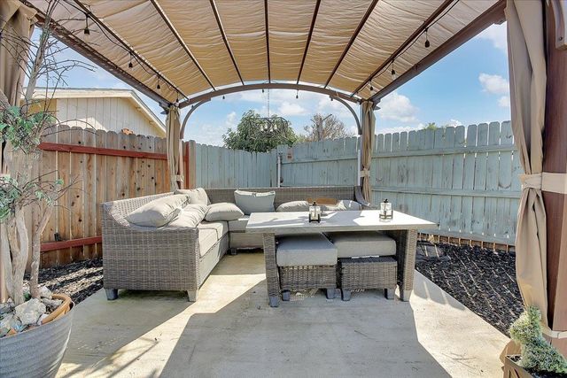 8346 Floxtree Ct, Sacramento, CA 95828