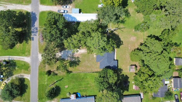 13406 Shady Ln, Old River-winfree, TX 77535
