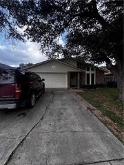 5338 Meadowgate Dr, Corpus Christi, TX 78413