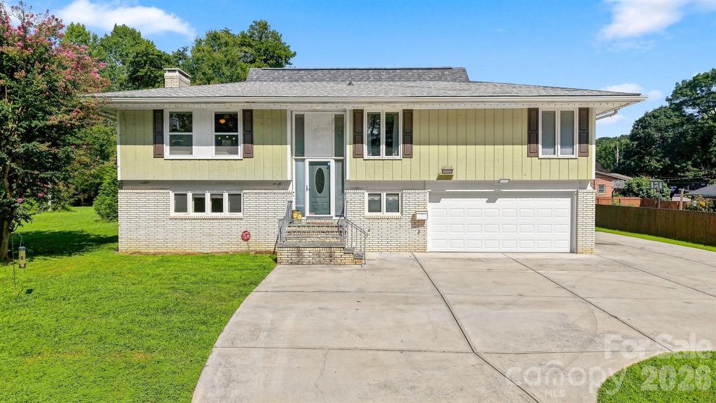 706 Springdale Road, Statesville, NC 28677