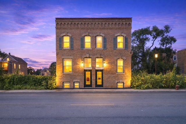 24 S Sacramento Boulevard, Chicago, IL 60612