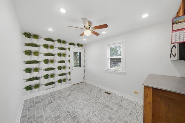 24 S Sacramento Boulevard, Chicago, IL 60612