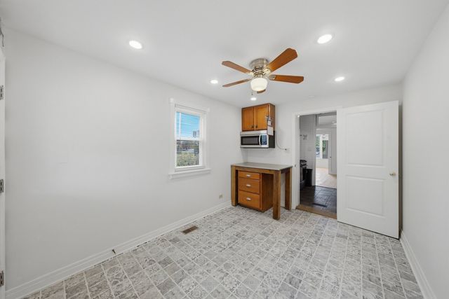 24 S Sacramento Boulevard, Chicago, IL 60612