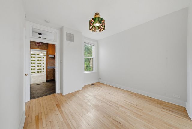 24 S Sacramento Boulevard, Chicago, IL 60612
