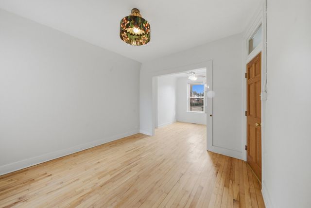 24 S Sacramento Boulevard, Chicago, IL 60612