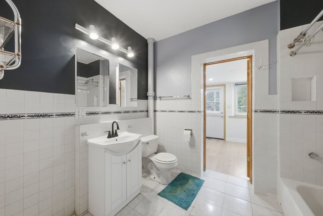 24 S Sacramento Boulevard, Chicago, IL 60612