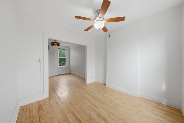 24 S Sacramento Boulevard, Chicago, IL 60612