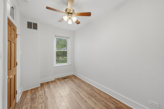 24 S Sacramento Boulevard, Chicago, IL 60612