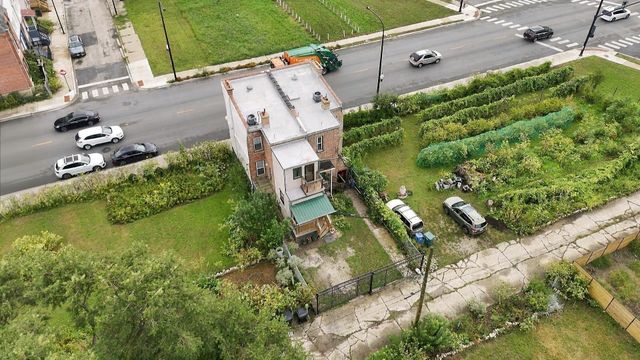 24 S Sacramento Boulevard, Chicago, IL 60612