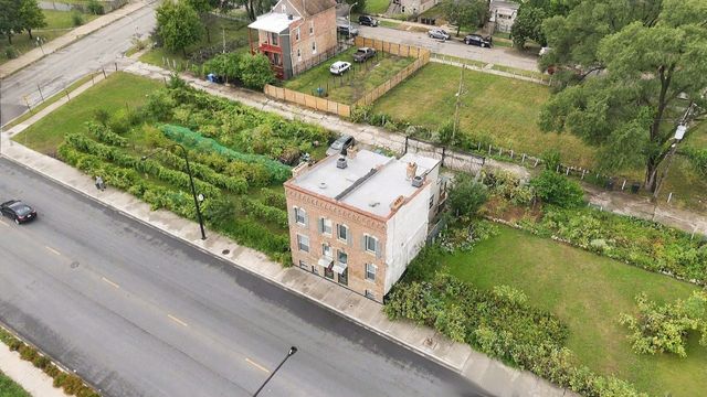 24 S Sacramento Boulevard, Chicago, IL 60612