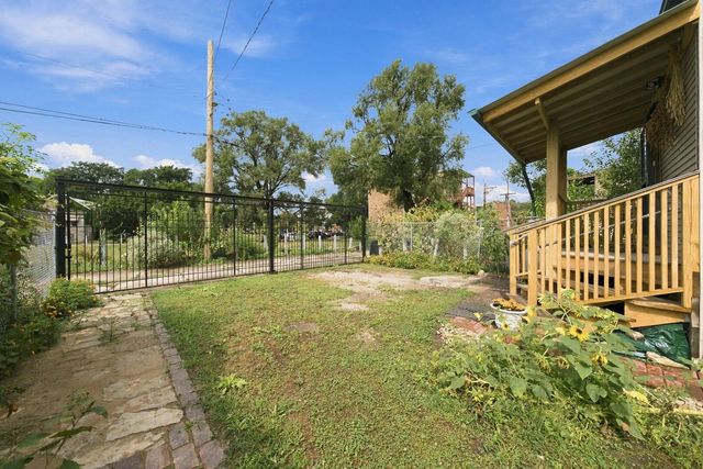 24 S Sacramento Boulevard, Chicago, IL 60612